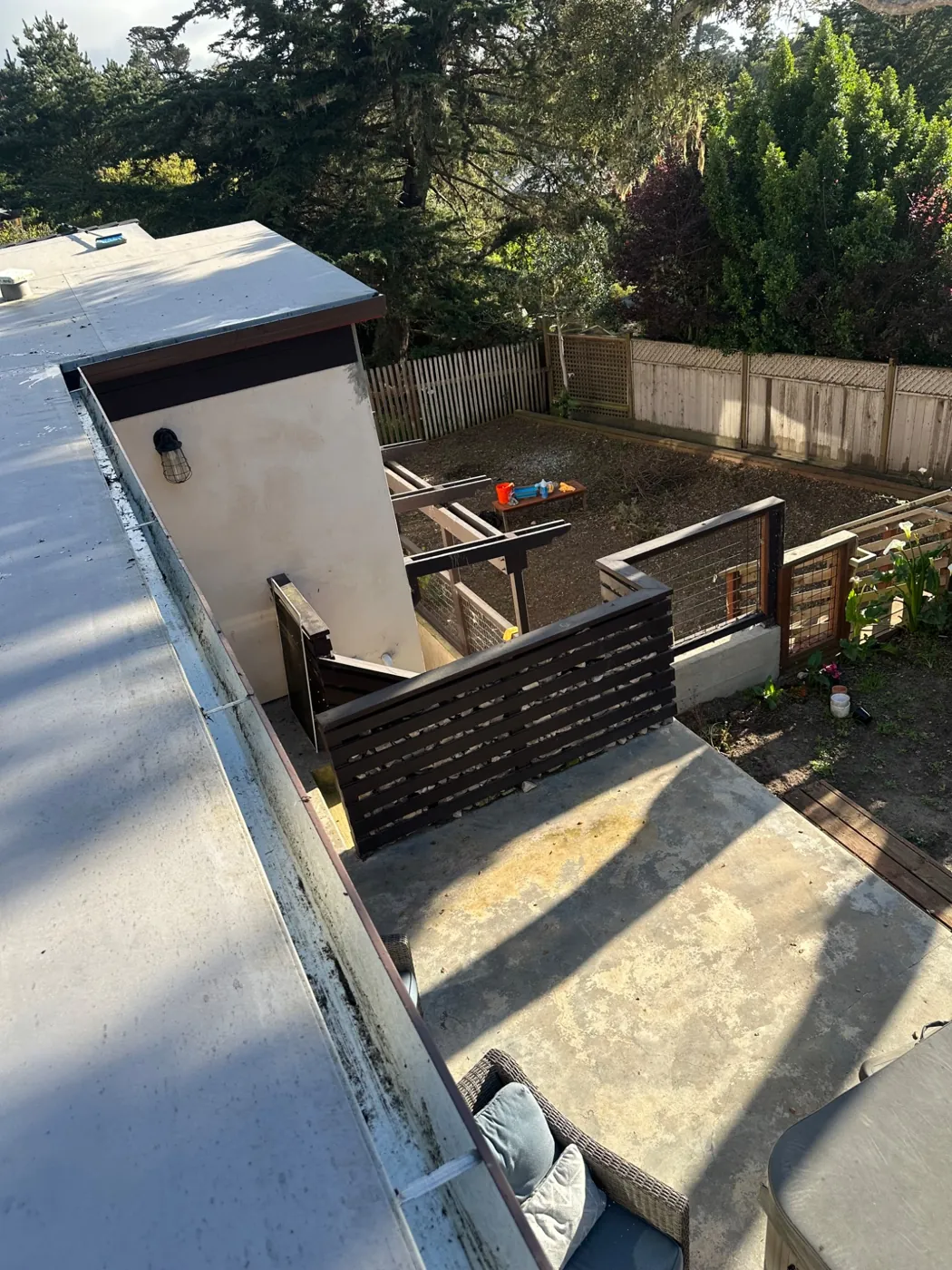 After cleaning: the same residential roof edge cleared of buildup